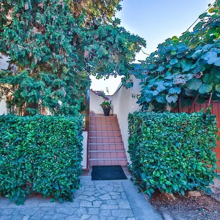 Mikelic Stara 3*