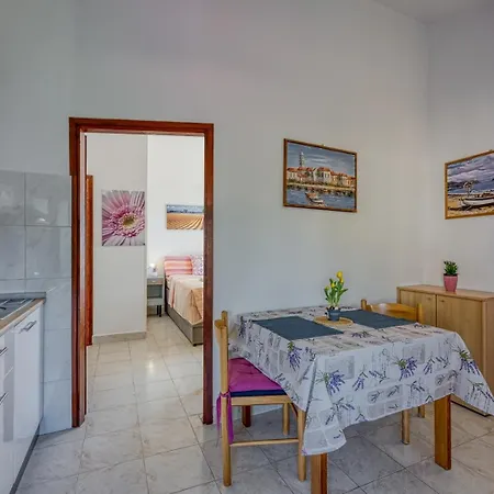 Pensión Mikelic Stara 3*